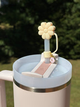 Load image into Gallery viewer, Beige Flower Tumbler Straw Topper
