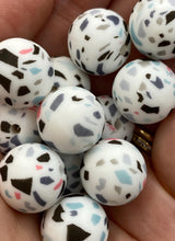 Load image into Gallery viewer, 10 Terrazzo Silicone Beads - 15mm
