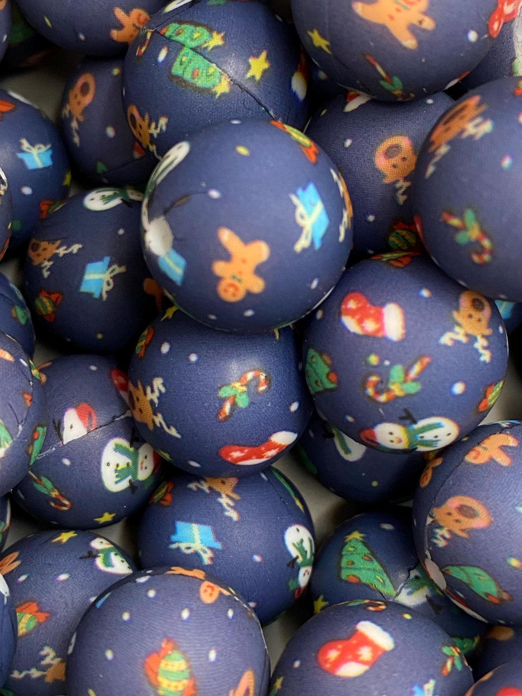 10 Christmas Pattern  Silicone Beads - 15mm